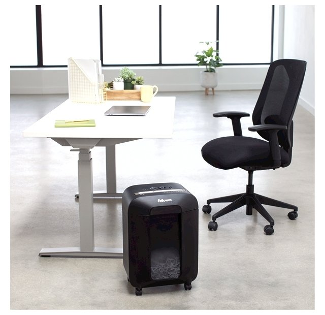 Шредер Fellowes® Powershred® LX85, DIN P-4, 4х40мм, 12лст., 19 лтр., SafeSense™, шт Fellowes FS-44008